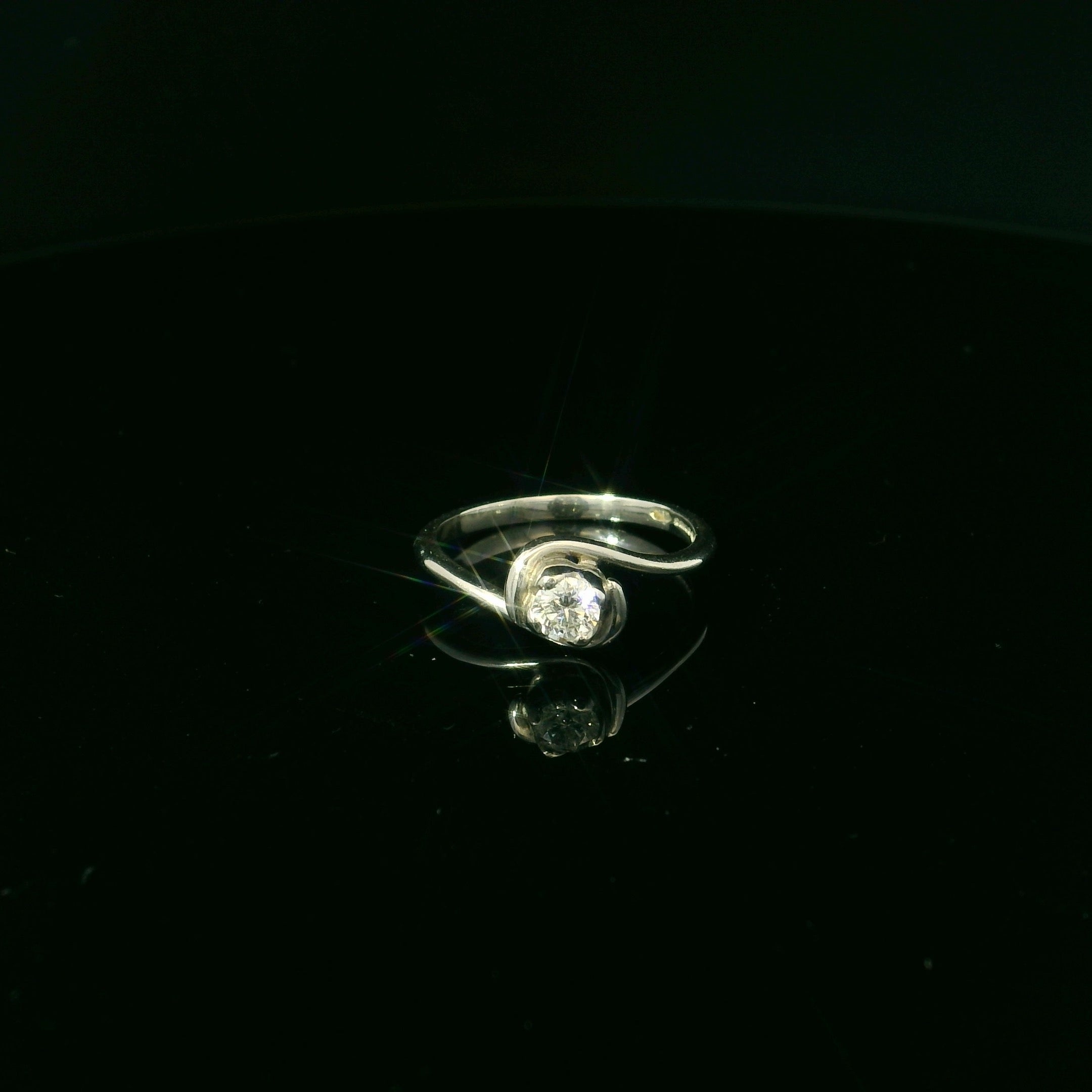 diamond ring for women. platinum engagement ring. subtle jewellery 