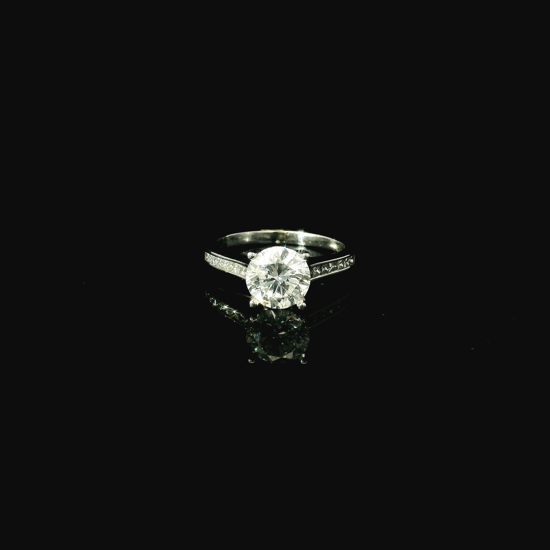 18ct, white gold, solitaire diamond, diamond shoulders, round brilliant cut diamond, west malling, maidstone, kent. 
