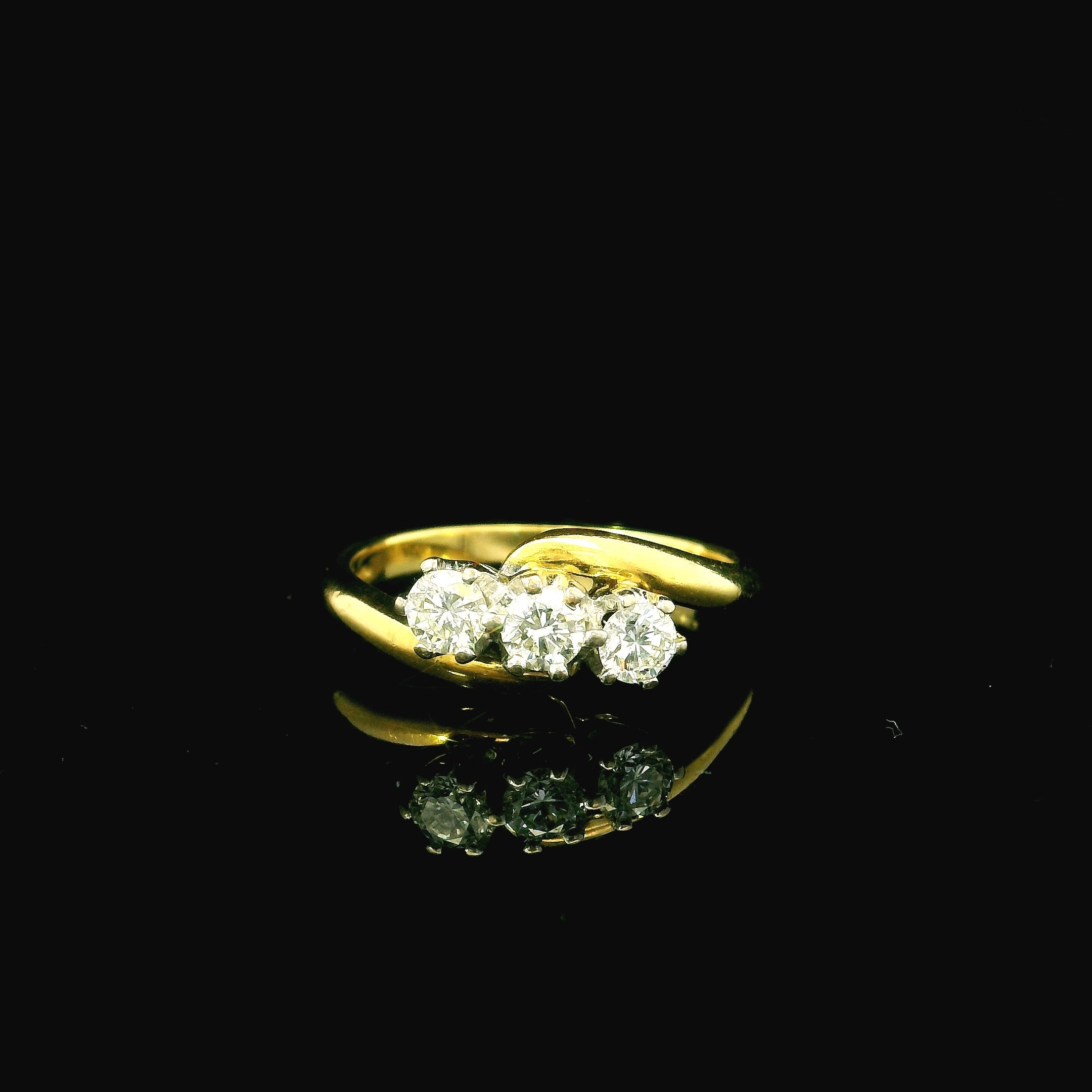 Gold 18ct Ring With Three Diamonds