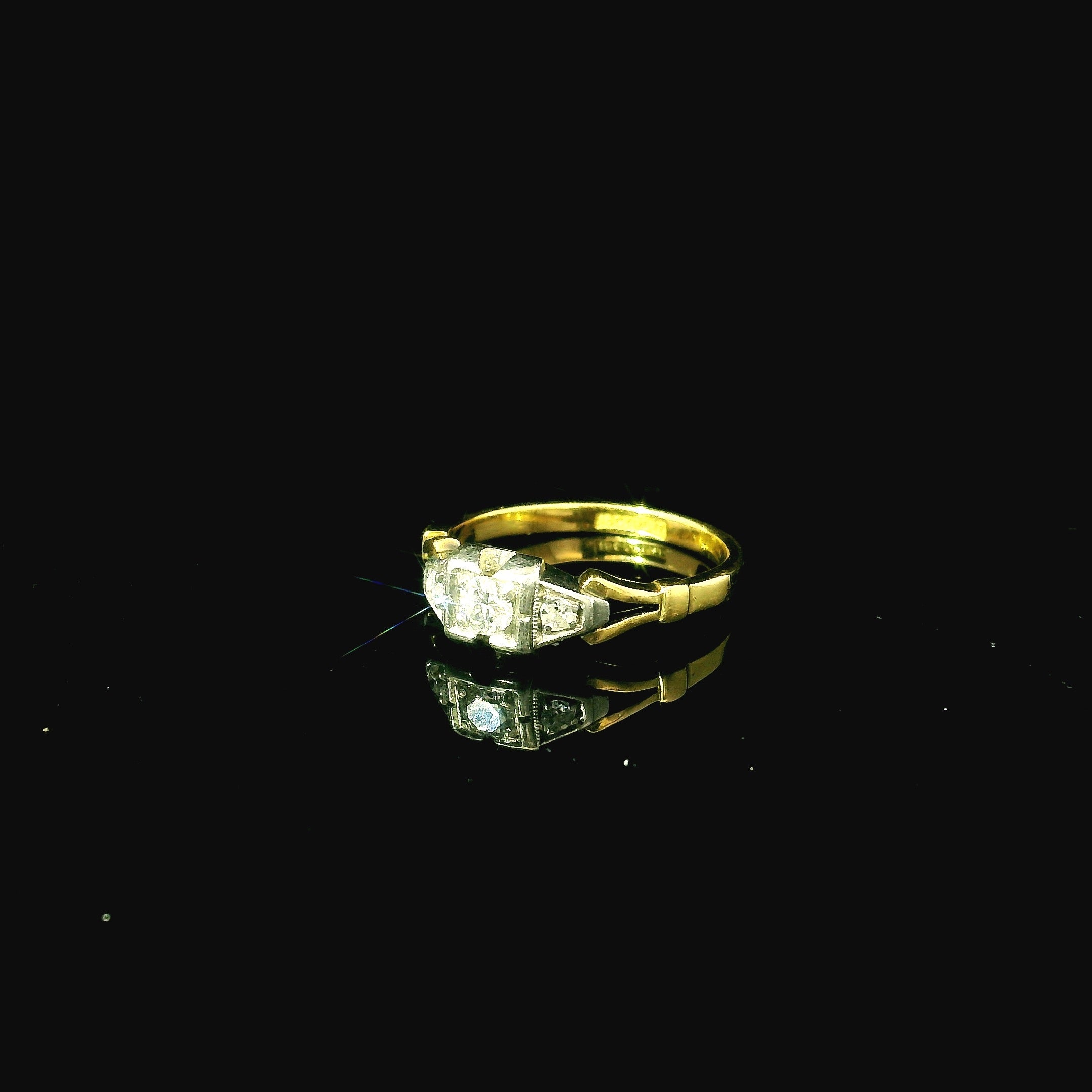 antique gold rings for women in kent. south london jewellery. luxury gold jewellery