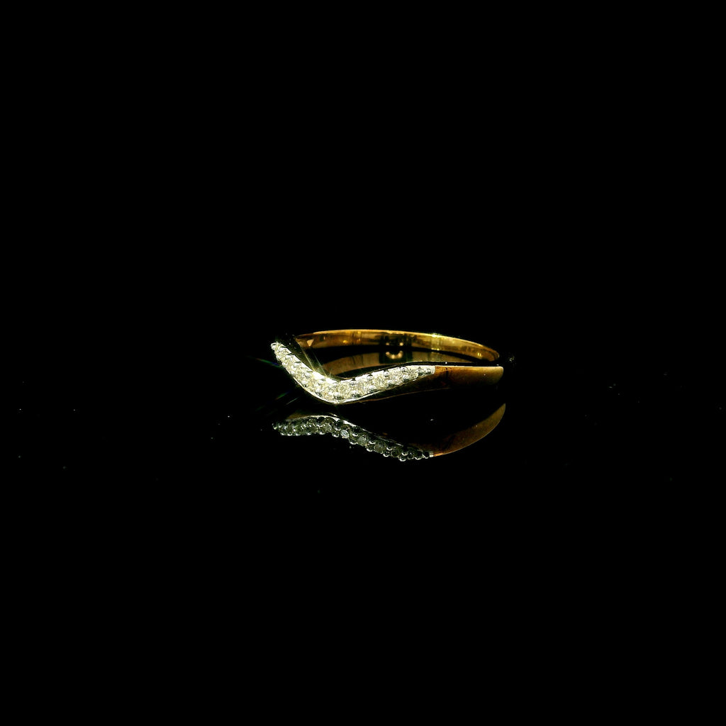 shaped ring, wave design ring. v shaped ring. shaped unique jewellery