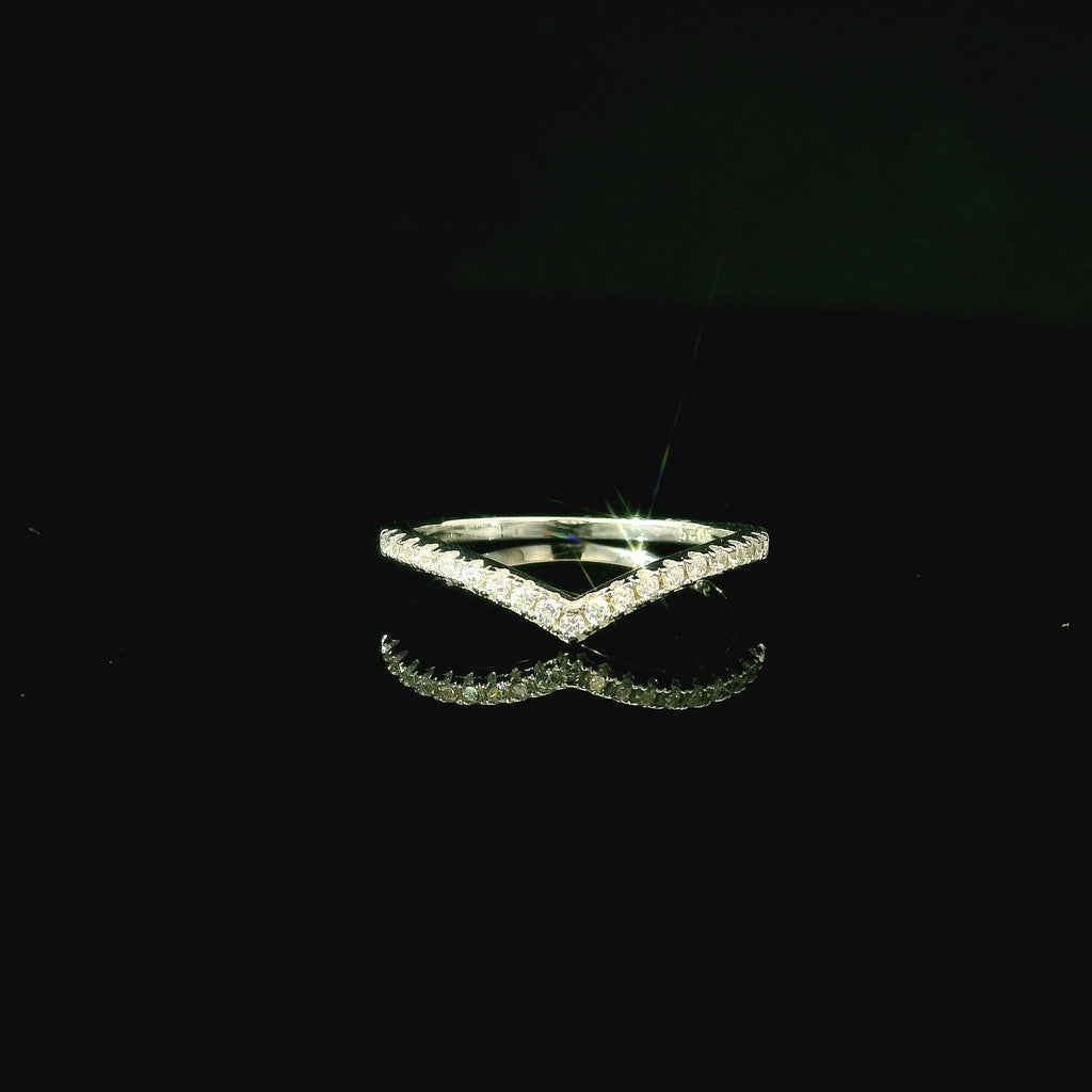 v shaped ring. diamond ring. cubic zirconia ring. affordable gift for women. affordable jewellery 