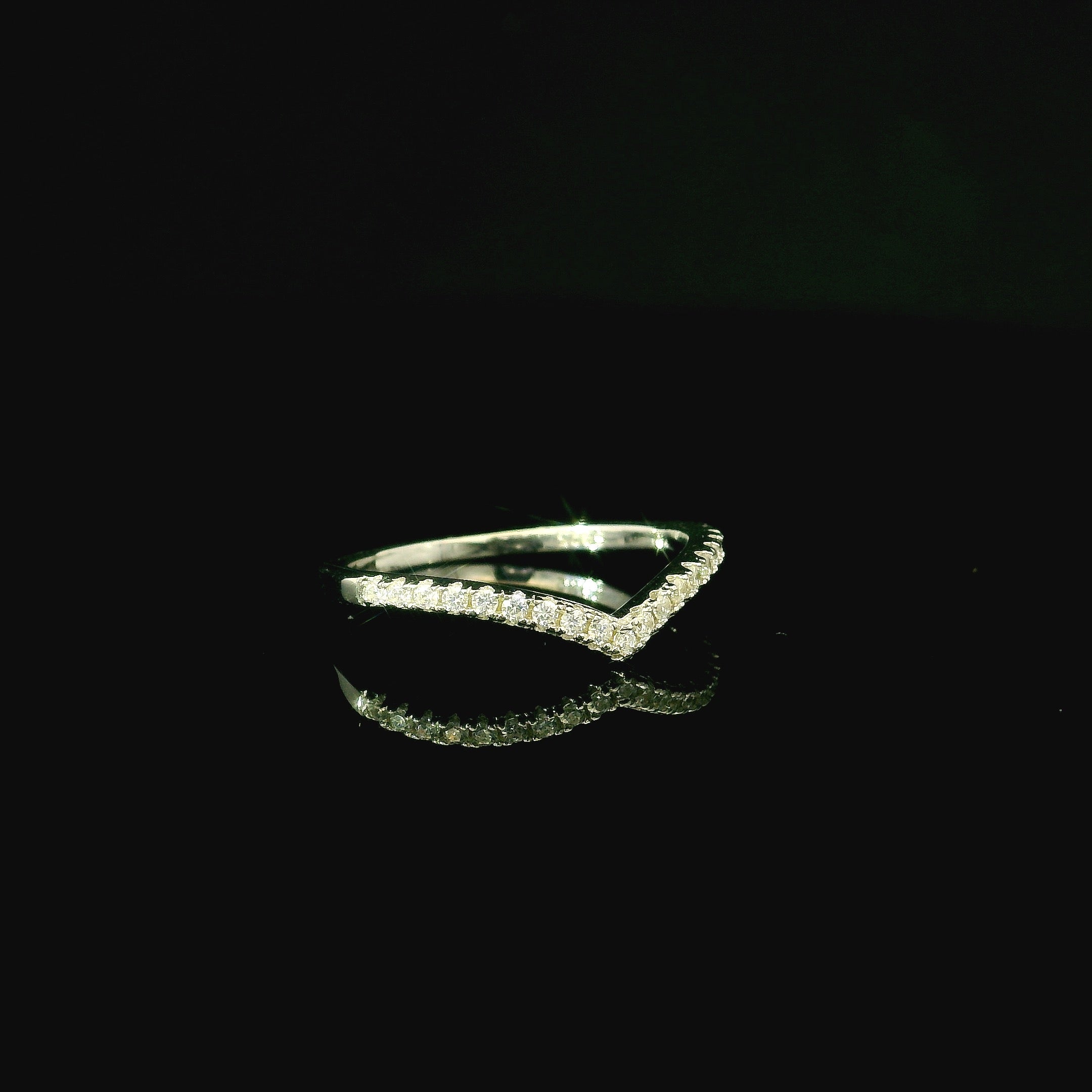 v shaped ring. unique jewellery. elegant jewellery. cubic zirconia ring. west malling jewellers