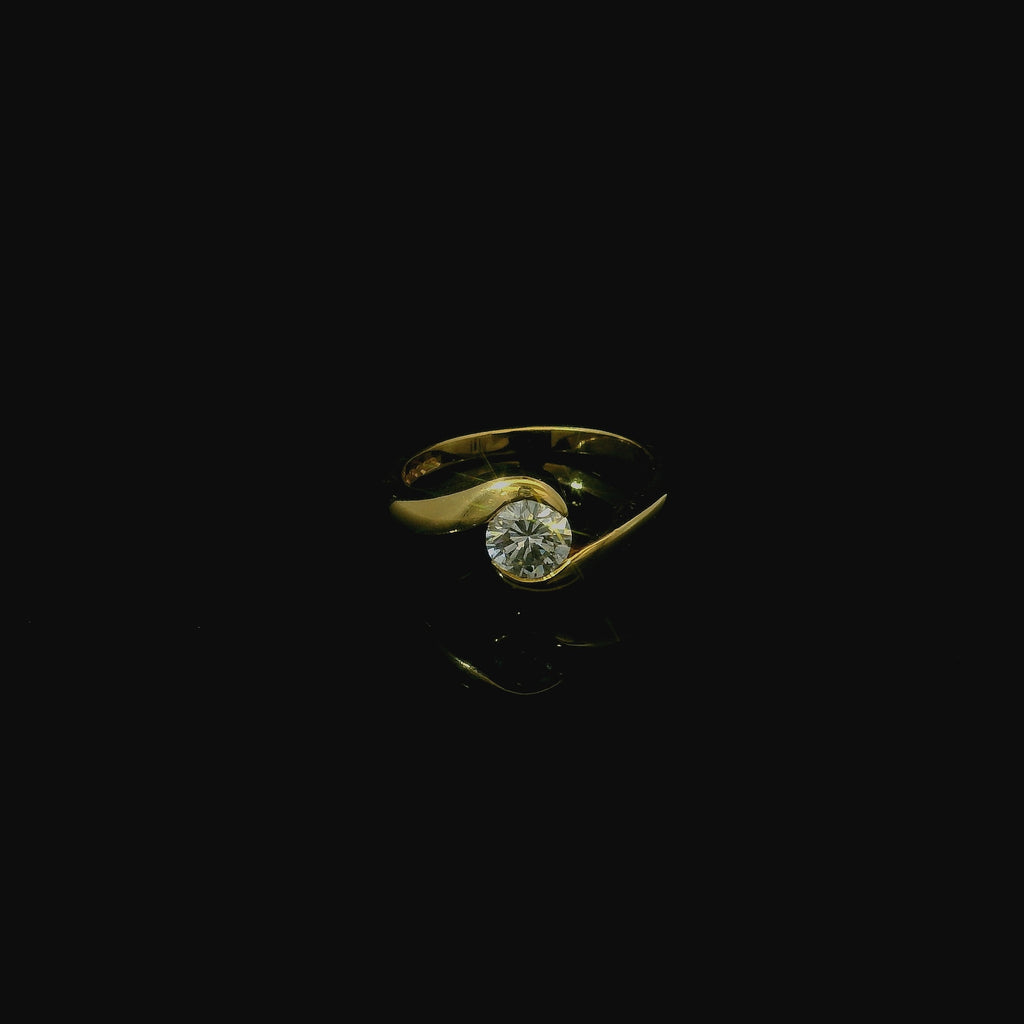 18ct yellow gold, round brilliant cut diamond = 0.72ct