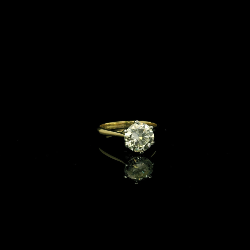 vintage antique engagement ring. yellow gold engagement ring for women west malling. diamond ring for women
