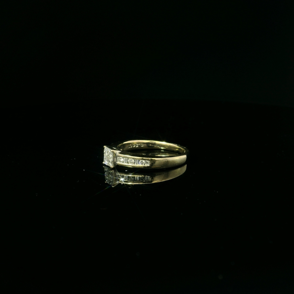 18ct white gold ring, 4 princess cut diamonds, round and baguette cut diamond shoulders, total diamonds = 0.36ct