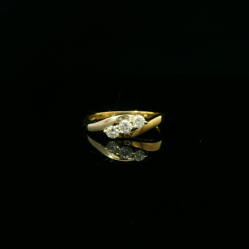 18ct yellow and white gold ring, 3 round brilliant cut diamond = 0.33ct, crossover design